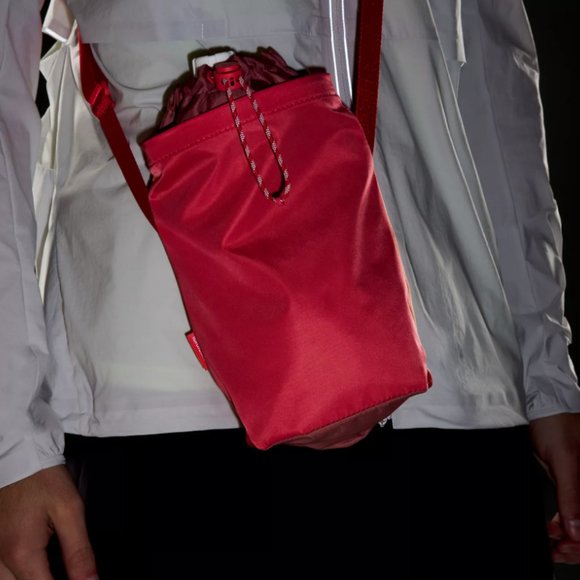 Lululemon Waterbottle Crossbody bag 2.5L Red/Orange - Picture 5 of 9